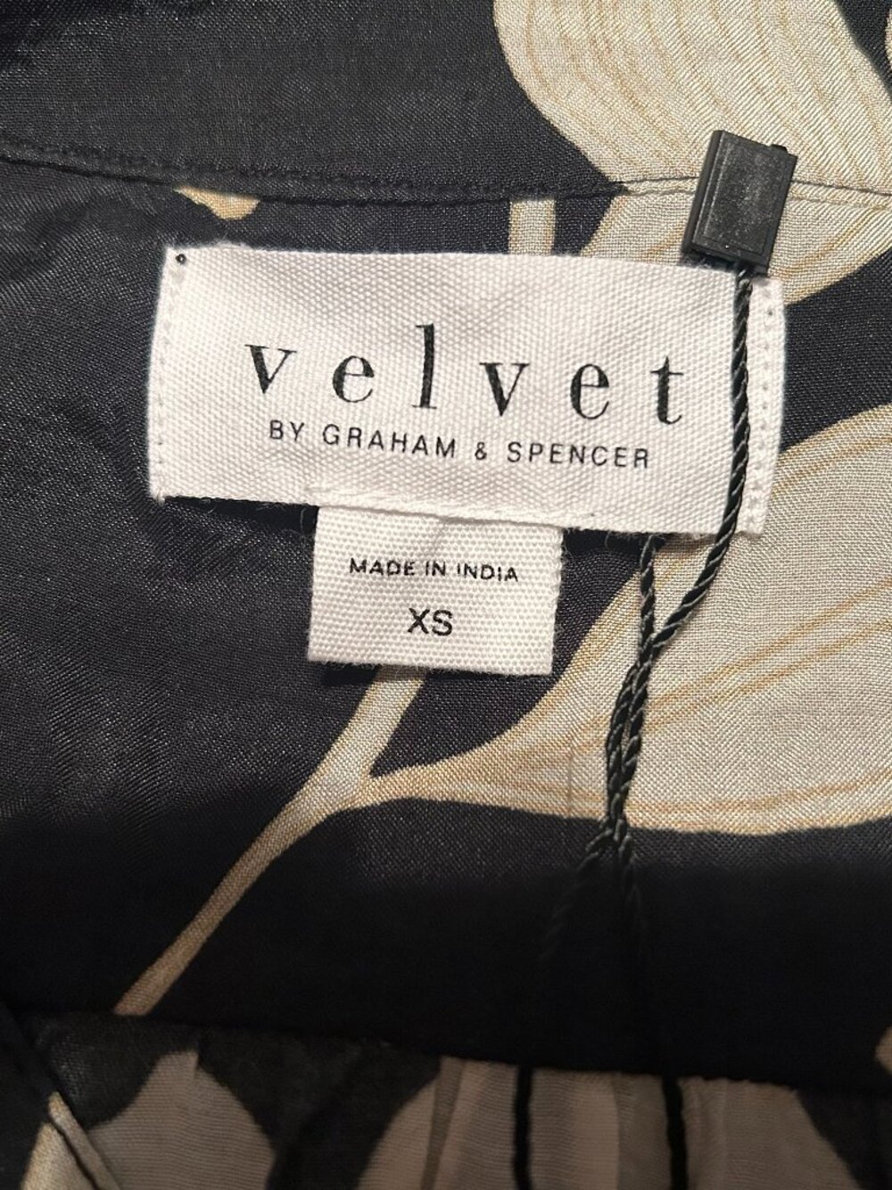 🖤Velvet by Graham & Spencer Black Cream Top XS NWT🌼 - Picture 4 of 8